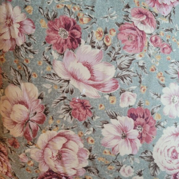 Shabby Chic Floral Decorative Pillow With Ruffled Edge & Zipper Closure 15"x15" - Picture 3 of 7